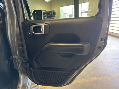 Used 2021 Jeep Wrangler Unlimited Sahara w/ Uconnect 4C Nav & Sound Group AWD/4WD image 31