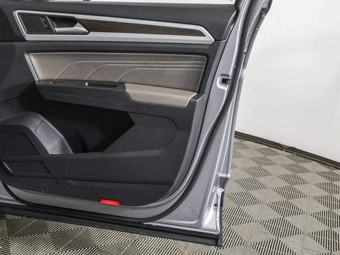 Used 2022 Volkswagen Atlas SE image 47