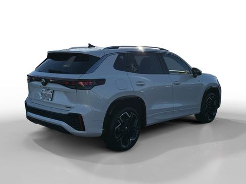 Certified 2025 Volkswagen Tiguan SEL R-Line image 5