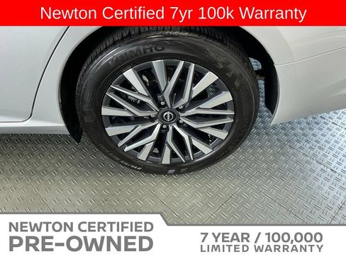 Used 2025 Nissan Altima 2.5 SV FWD image 40