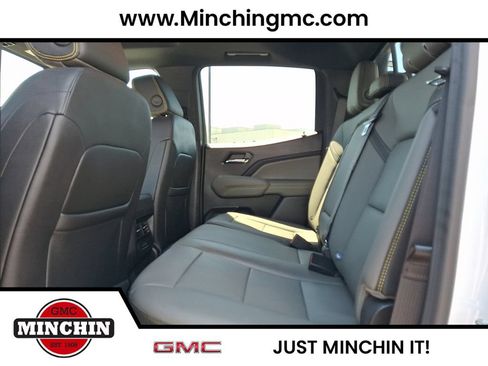 Used 2024 Chevrolet Colorado ZR2 w/ ZR2 Convenience Package III AWD/4WD image 10