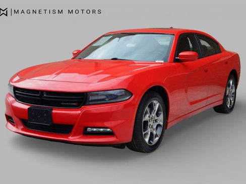 Used 2016 Dodge Charger SXT w/ Navigation & Travel Group image 4