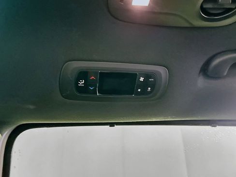 Certified 2025 Chrysler Pacifica Select image 35