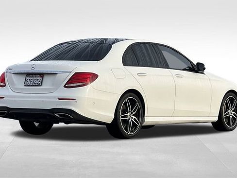 Used 2020 Mercedes-Benz E 350 Sedan image 4