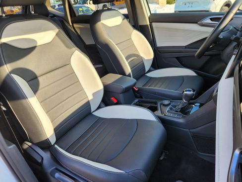 Certified 2025 Volkswagen Taos SEL w/ Black Wheel Plus Package image 15