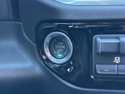 Used 2025 Chevrolet Silverado 1500 LT image 32