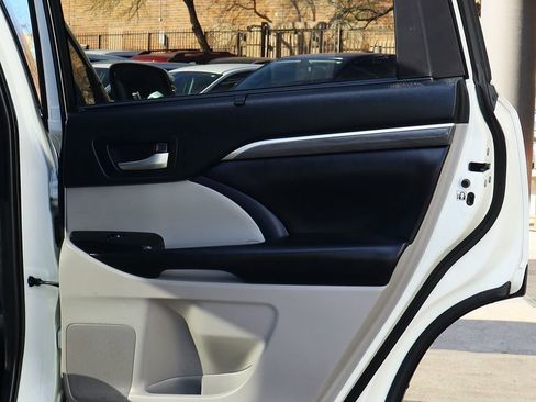 Used 2019 Toyota Highlander Limited image 27