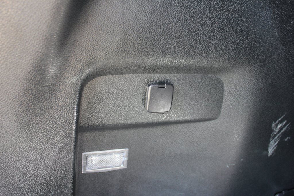 Used 2018 Ford Explorer XLT w/ Equipment Group 202A AWD/4WD image 46