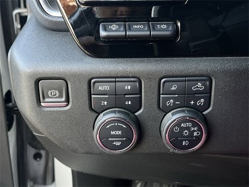 Used 2022 Chevrolet Silverado 1500 High Country w/ Technology Package image 26