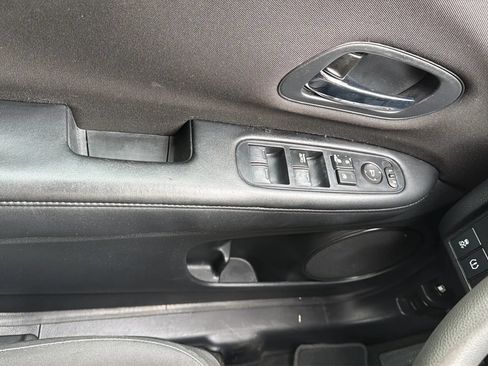 Used 2017 Honda HR-V LX image 21