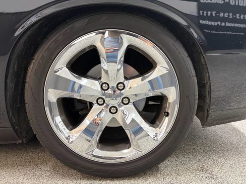 Used 2014 Dodge Challenger R/T RWD image 9