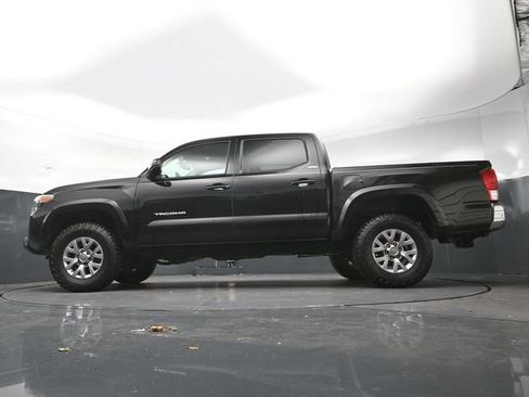 Used 2017 Toyota Tacoma SR5 w/ Tow Package RWD image 28