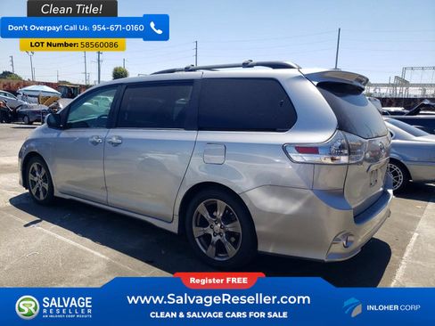 Used 2017 Toyota Sienna SE Premium FWD image 3