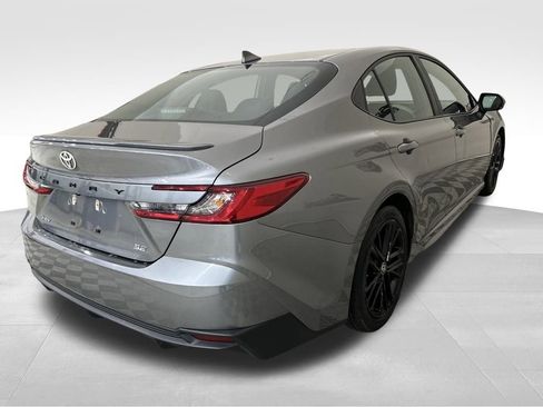 Used 2025 Toyota Camry SE image 5