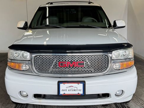 Used 2004 GMC Yukon XL Denali image 3