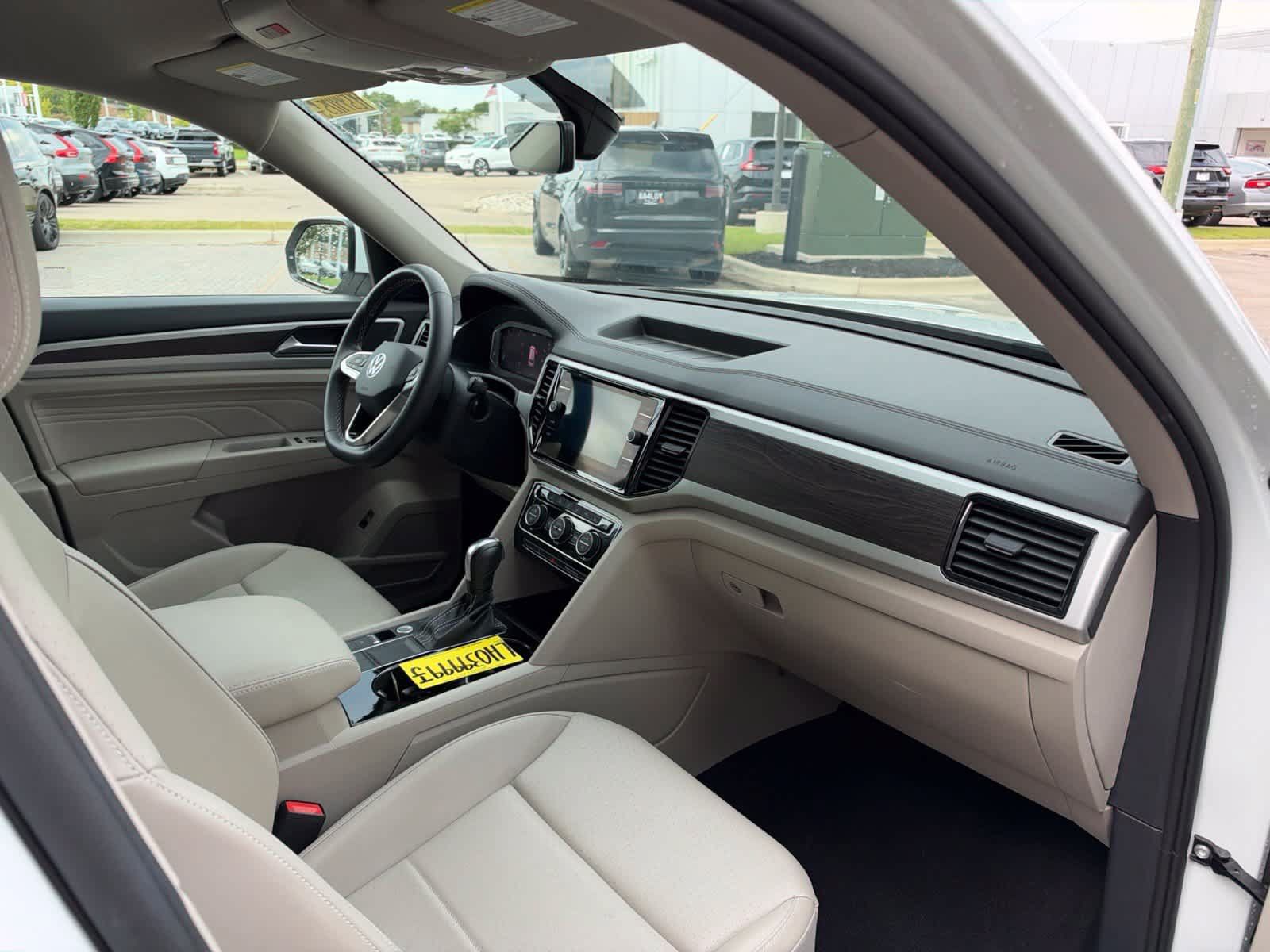 Used 2023 Volkswagen Atlas SE w/ Black Wheel Package FWD image 14