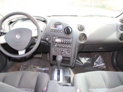 Used 2004 Pontiac Grand Prix GT w/ Drivers Package image 12