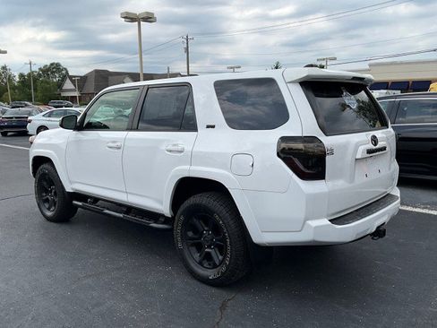 Used 2020 Toyota 4Runner SR5 AWD/4WD image 5