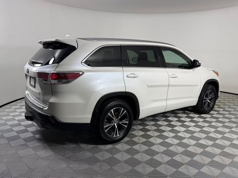 Used 2016 Toyota Highlander XLE AWD/4WD image 5