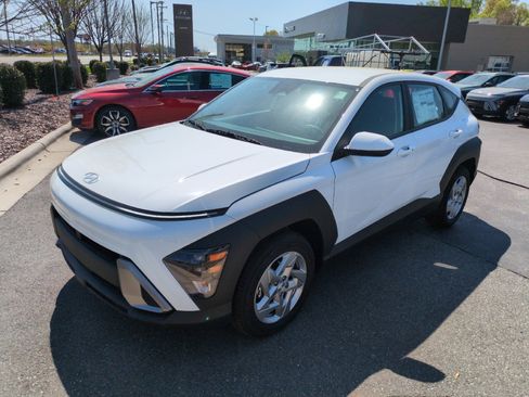 New 2026 Hyundai Kona SE FWD image 3