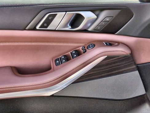 Used 2026 BMW X5 xDrive50e w/ Executive Package image 39