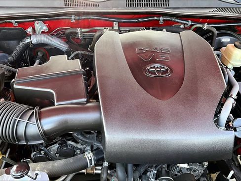 Used 2016 Toyota Tacoma SR5 w/ Towing Package RWD image 32