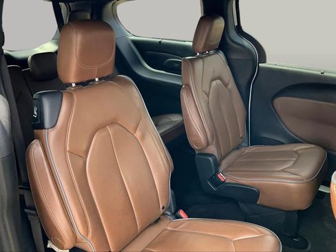 Used 2020 Chrysler Pacifica Limited w/ Advanced Safetytec Group FWD image 20