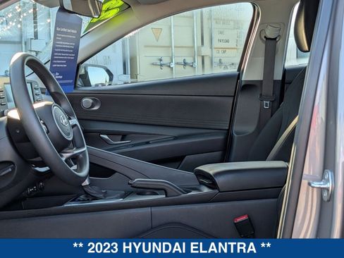Used 2023 Hyundai Elantra SEL image 18