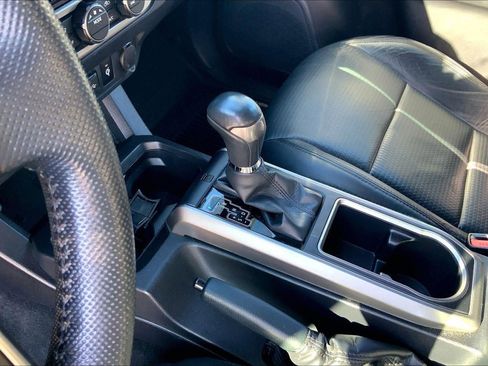 Used 2020 Toyota Tacoma Limited image 17