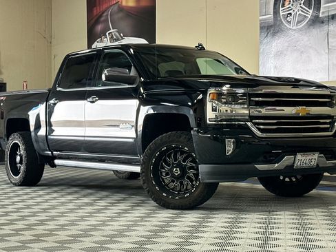 Used 2018 Chevrolet Silverado 1500 High Country AWD/4WD image 2