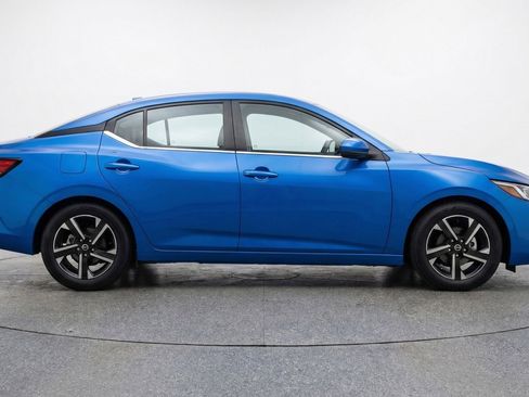 Used 2025 Nissan Sentra SV image 11