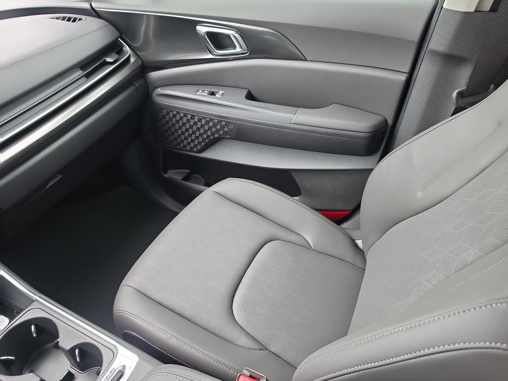 New 2026 Kia Carnival SX w/ SX Dark Edition Package FWD image 16