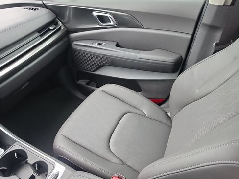 New 2026 Kia Carnival SX w/ SX Dark Edition Package FWD image 16