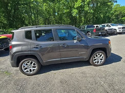 Used 2017 Jeep Renegade Latitude AWD/4WD image 9