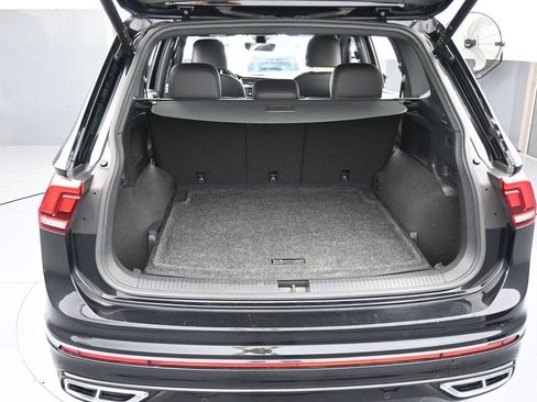 Used 2022 Volkswagen Tiguan SEL R-Line image 43