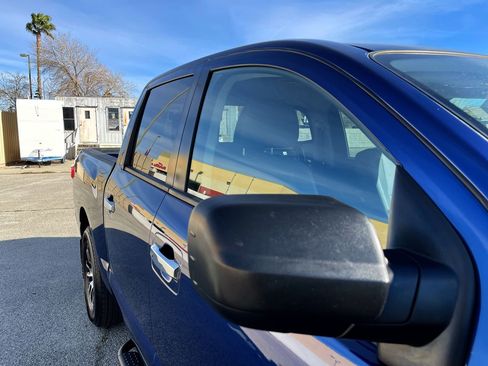 Used 2021 Nissan Titan SV w/ SV Convenience Package image 15