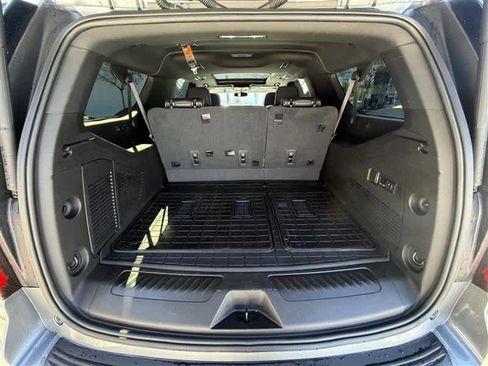 Used 2021 GMC Yukon XL SLT w/ SLT Premium Package image 10