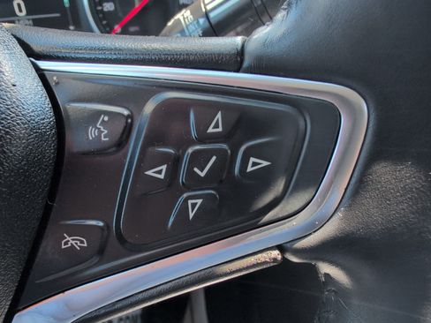 Used 2018 Chevrolet Equinox LT FWD image 21