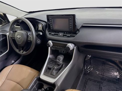 Certified 2019 Toyota RAV4 LE image 26