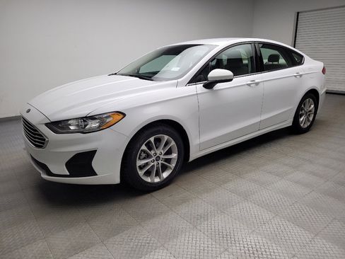 Used 2020 Ford Fusion SE w/ Fleet SE Value Package image 2