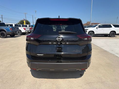 Used 2025 Nissan Rogue S FWD image 6