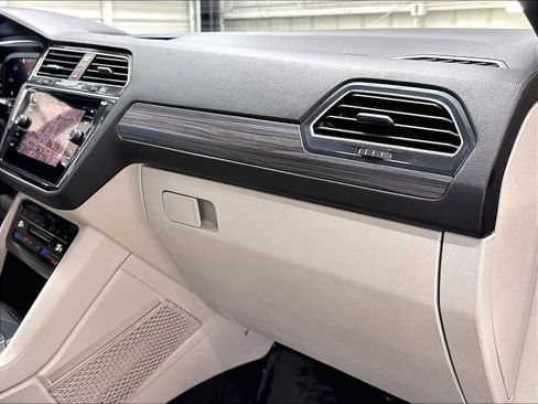 Used 2022 Volkswagen Tiguan SEL R-Line AWD/4WD image 30