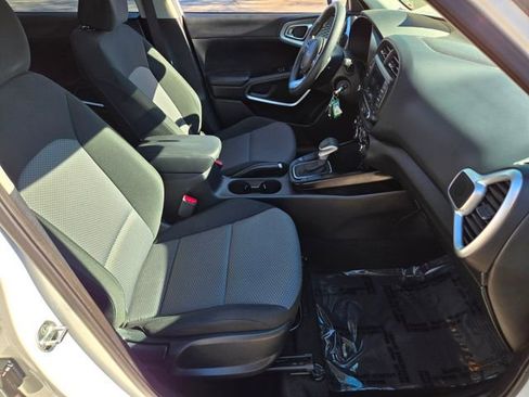 Used 2023 Kia Soul LX w/ LX Technology Package image 20