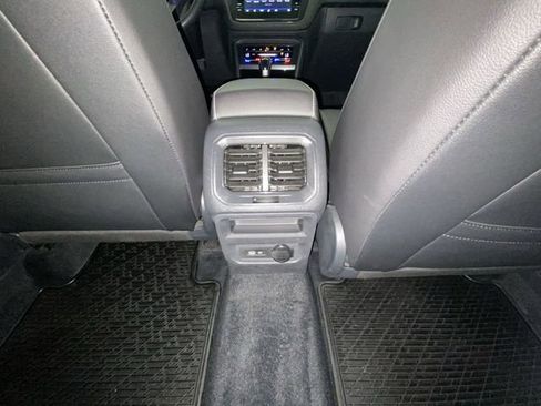 Used 2022 Volkswagen Tiguan SE AWD/4WD image 27