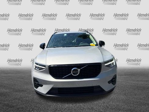 Used 2025 Volvo XC40 B5 Plus AWD/4WD image 5