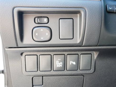 Used 2013 Lexus ES 300h w/ Luxury Pkg FWD image 16