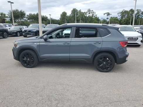 Certified 2024 Volkswagen Taos SE w/ Panoramic Sunroof Package FWD image 8