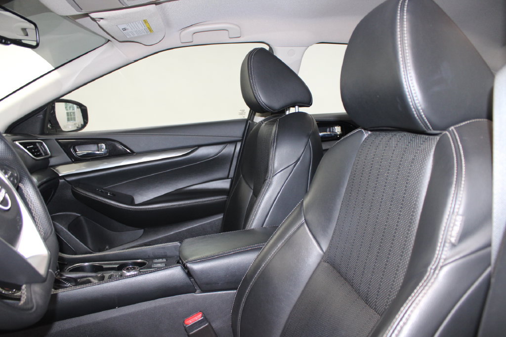 Used 2023 Nissan Maxima SV w/ Floor Mat Group FWD image 13