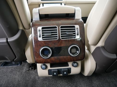 Used 2020 Land Rover Range Rover HSE image 17