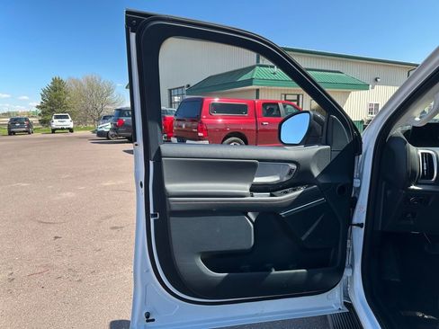 Used 2025 Ford Expedition Active AWD/4WD image 11